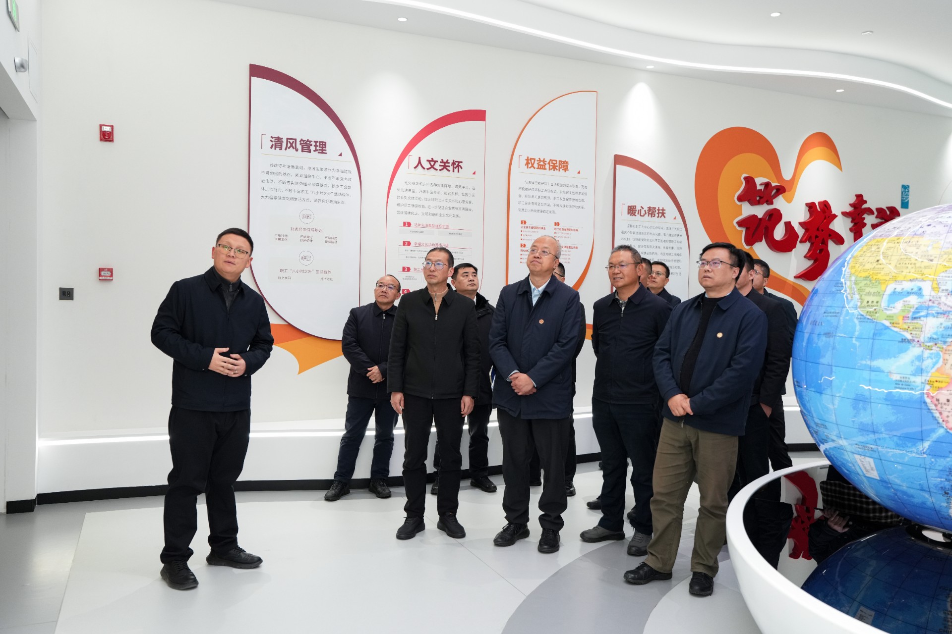 ?集團與滇西應用技術大學交流座談