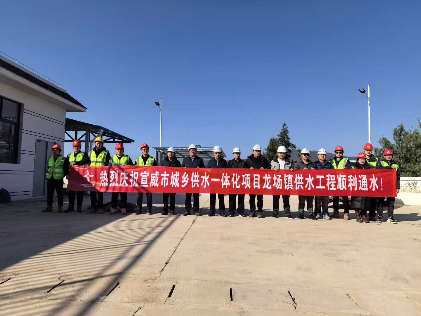 龍場(chǎng)鎮(zhèn)供水工程通水照片.jpg