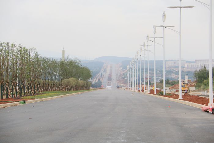  昆明電視臺《街頭巷尾》欄目組采訪集團嵩昆大道亮點紛呈