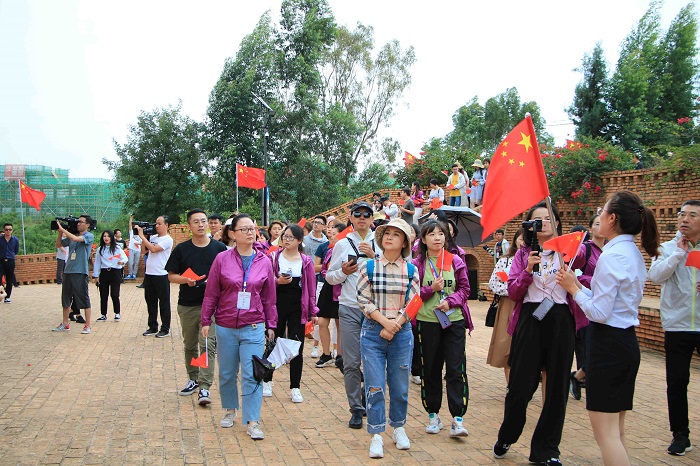 全國廣電媒體走進東風韻宣介小鎮建設發展成就
