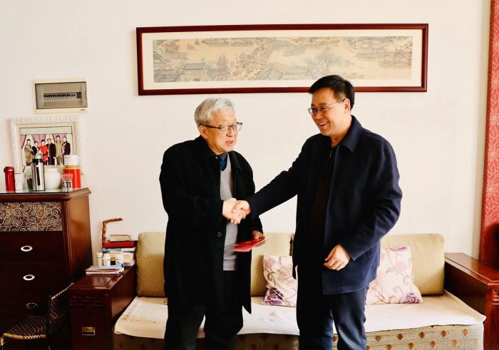 陳文雙走訪慰問集團老領導和困難黨員職工