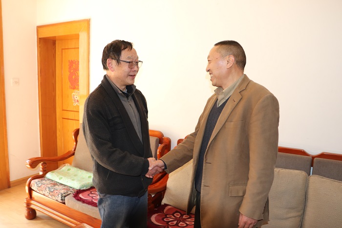 后永寧走訪慰問集團老領導和困難職工