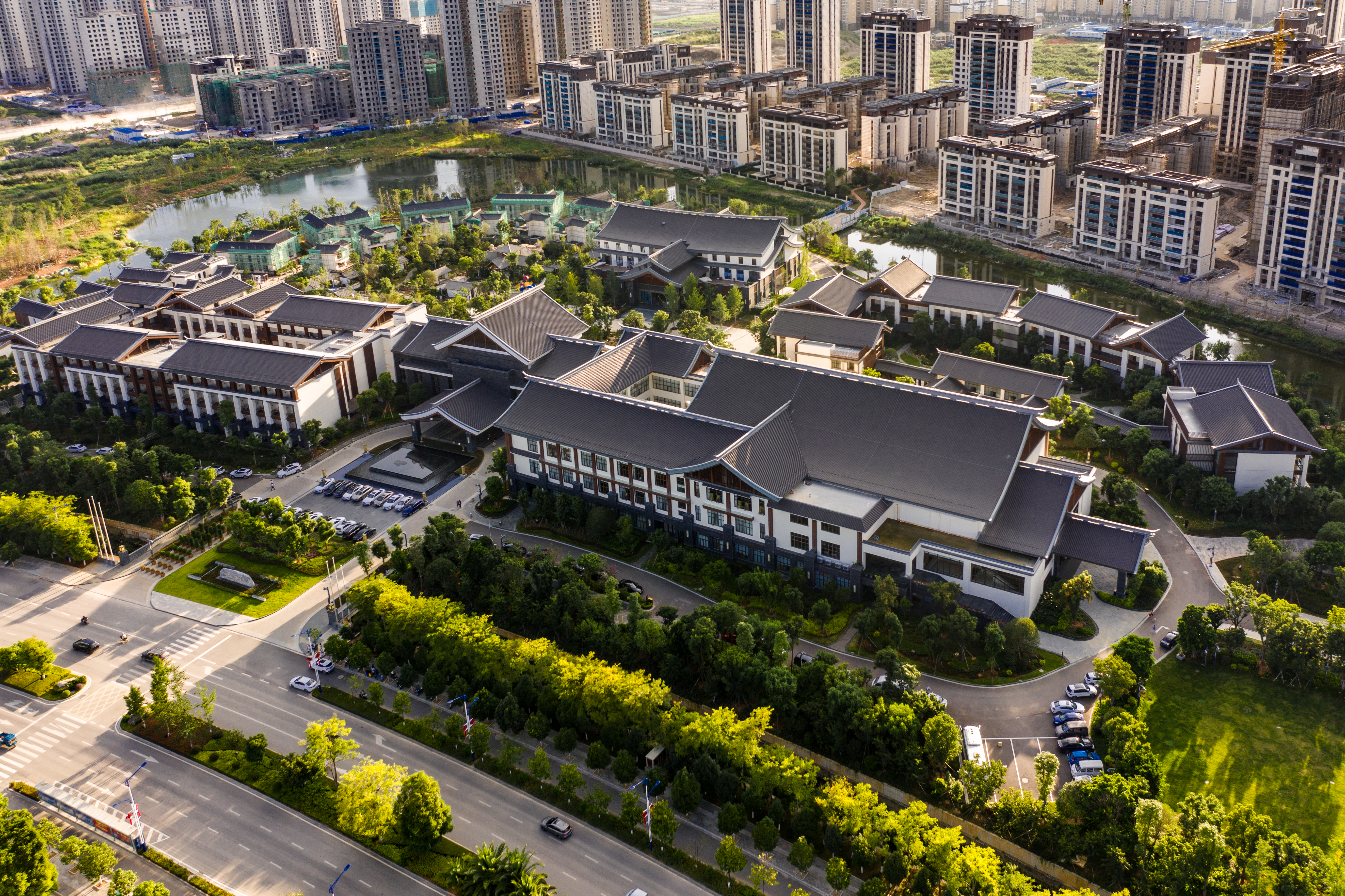 保山市青華湖園林生態酒店項目安裝工程